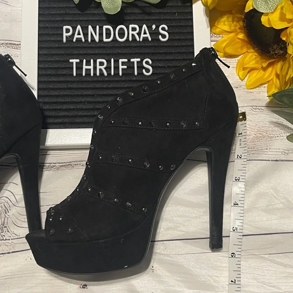 G by Guess Black Studded Heels Size 6.5 Preowned